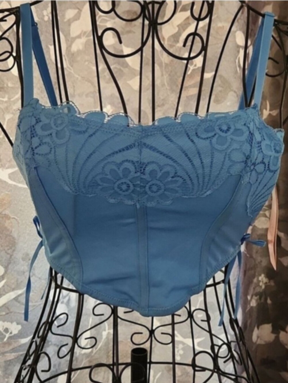 2 Colsie wireless corset bra with a floral pattern on the neckline with size XS